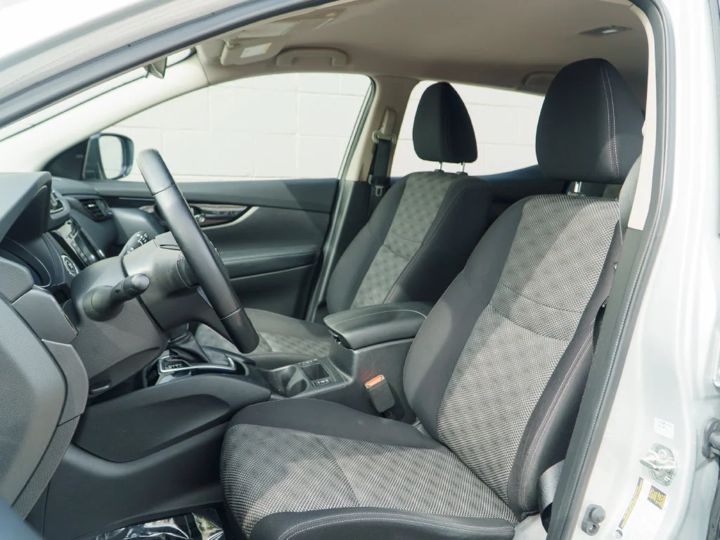 Used 2020 Brilliant Silver Metallic Nissan SV image 5