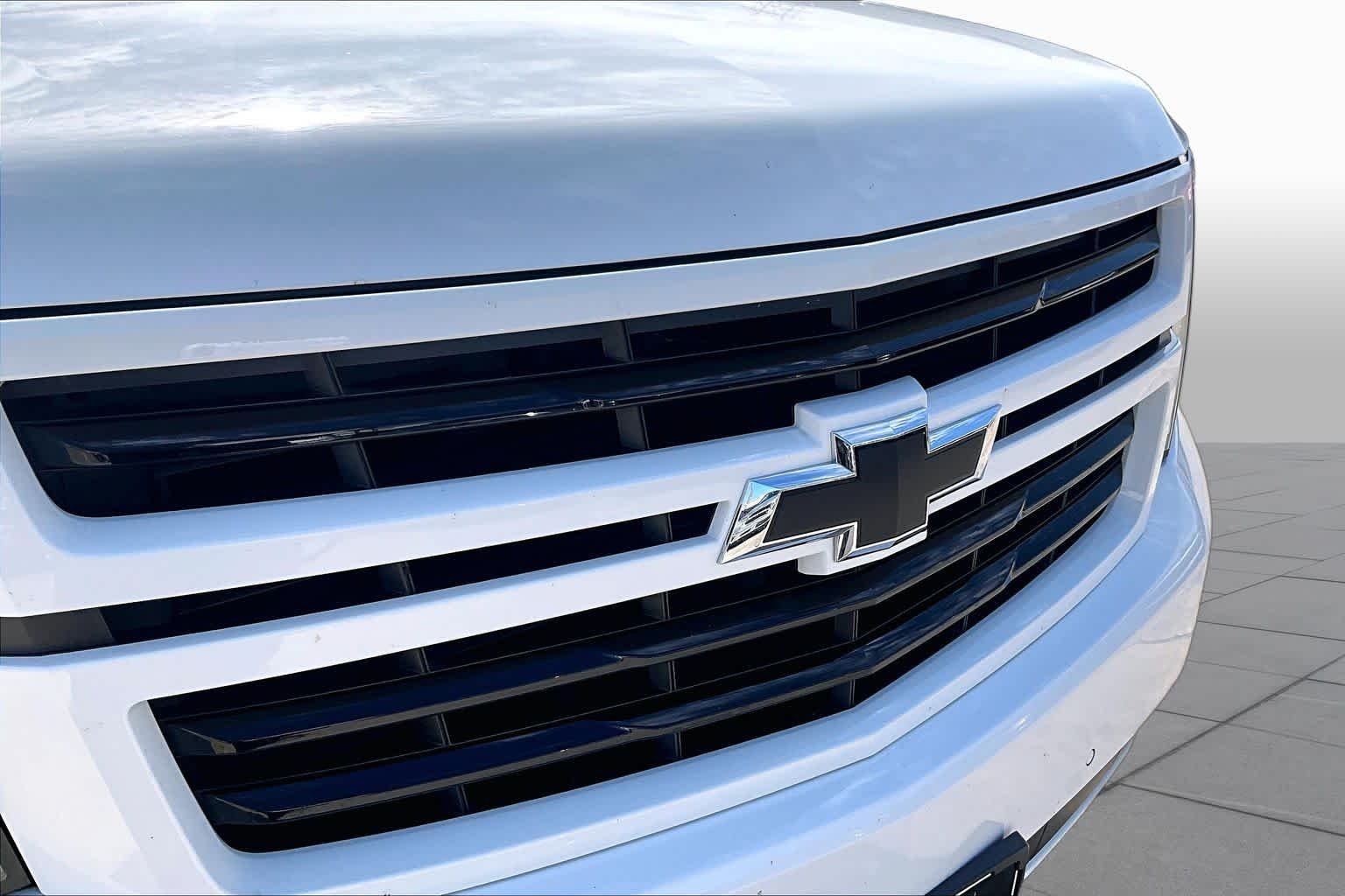 Used 2018 Summit White Chevrolet Premier image 30
