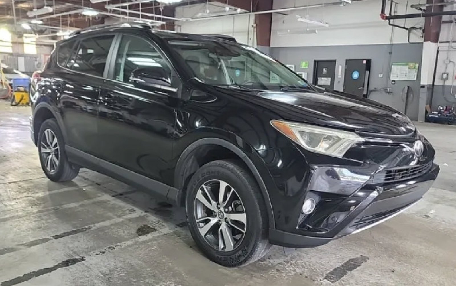 Used 2018 Black Toyota XLE image 4
