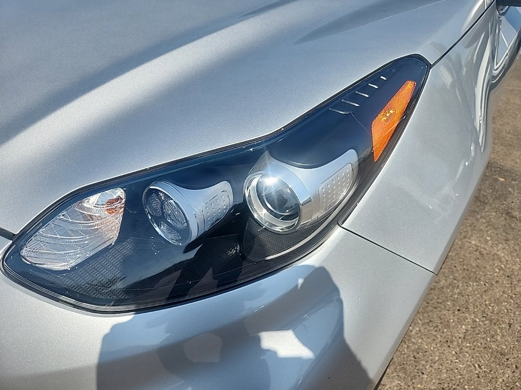 Certified Used 2022 Sparkling Silver Kia LX image 5