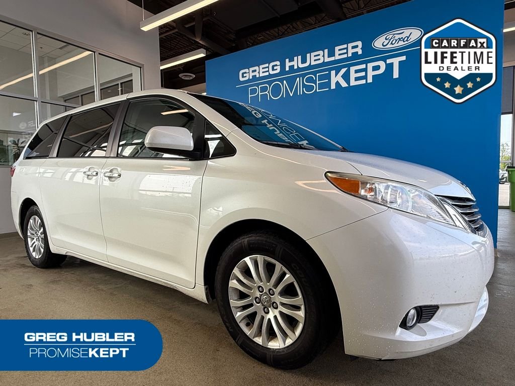 2017 Toyota Sienna XLE V6 7-Passenger Access Seat's photo