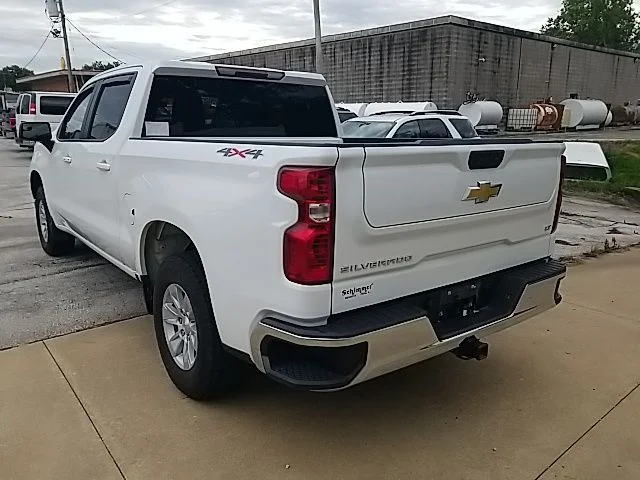 Used 2022 White Chevrolet LT image 17