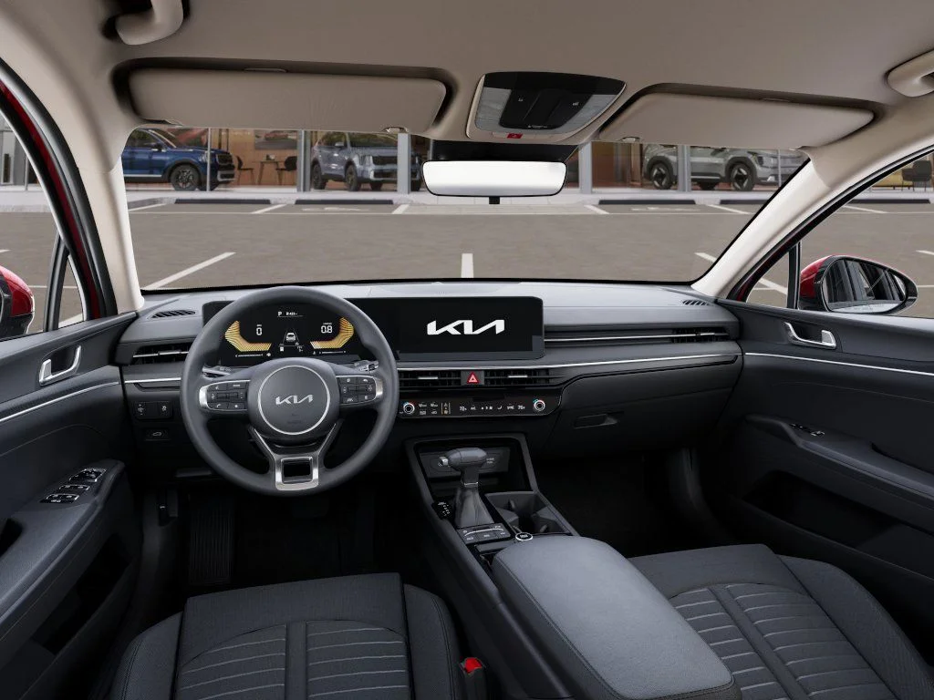 2025 Kia K5 LXS - Photo 14