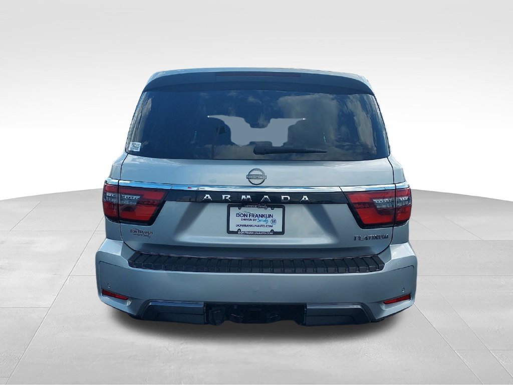 Used 2023 Silver Nissan Platinum image 4