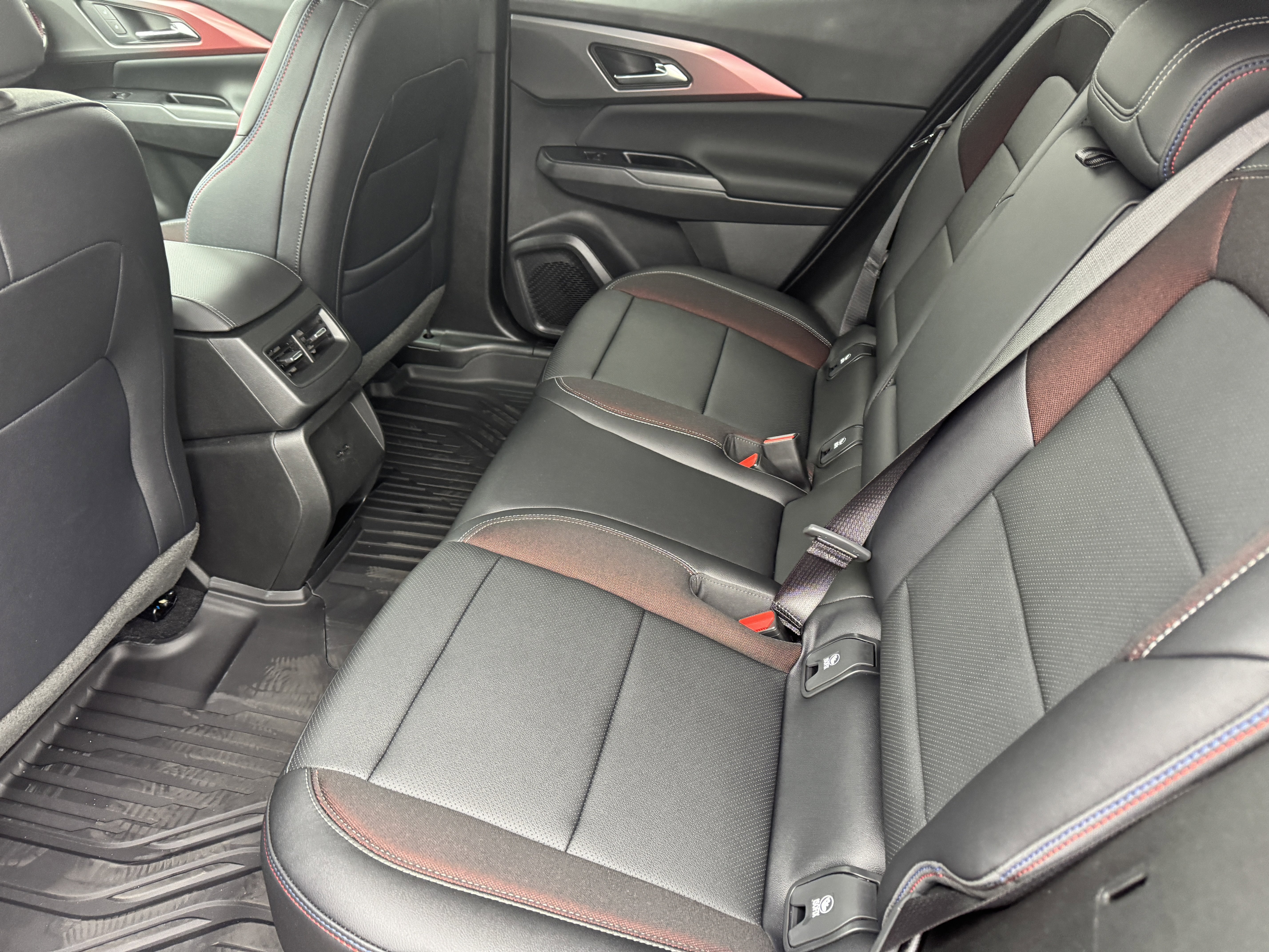 2026 Chevrolet Equinox EV RS - Photo 14