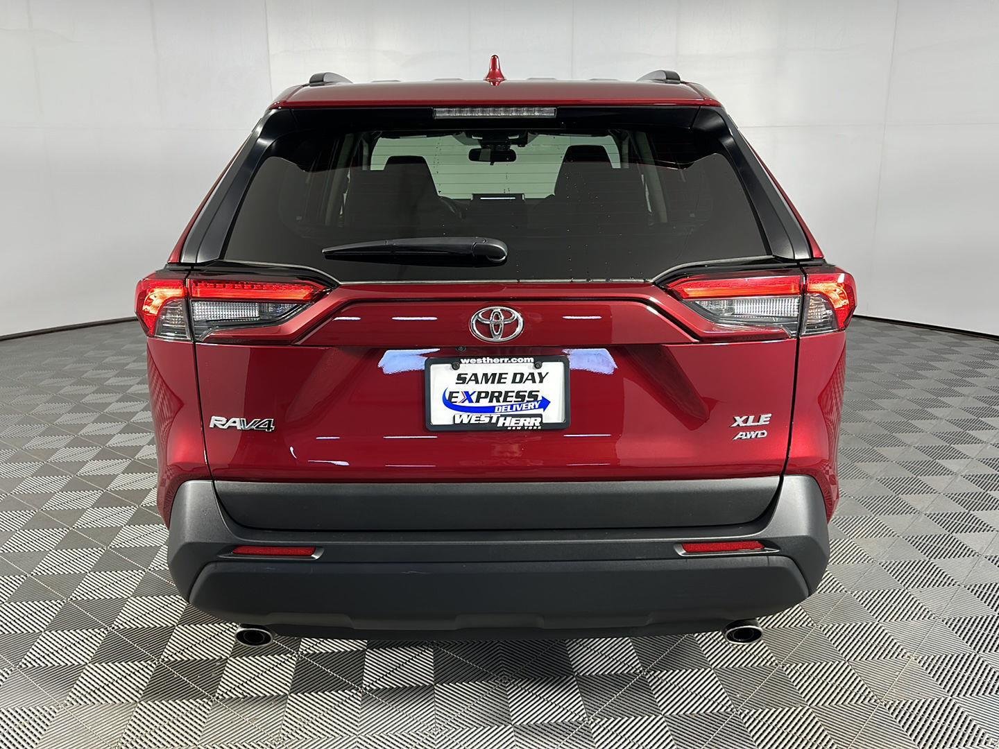 Used 2025 Ruby Flare Pearl Toyota XLE image 6
