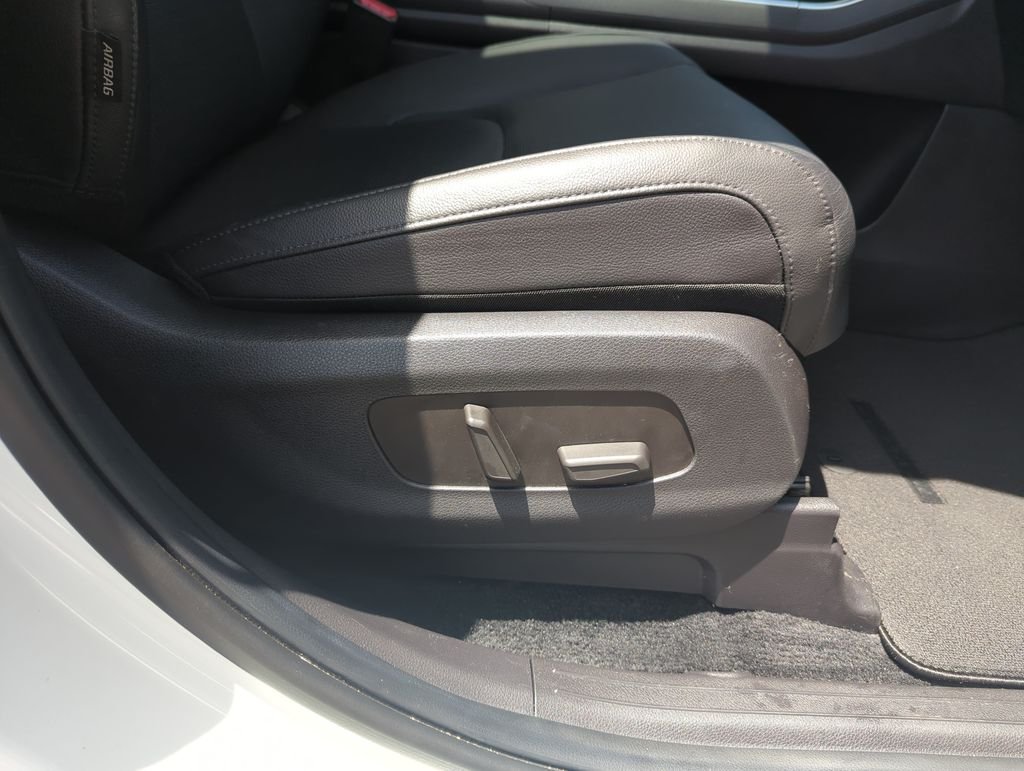 Used 2025 White Kia SX Prestige image 45