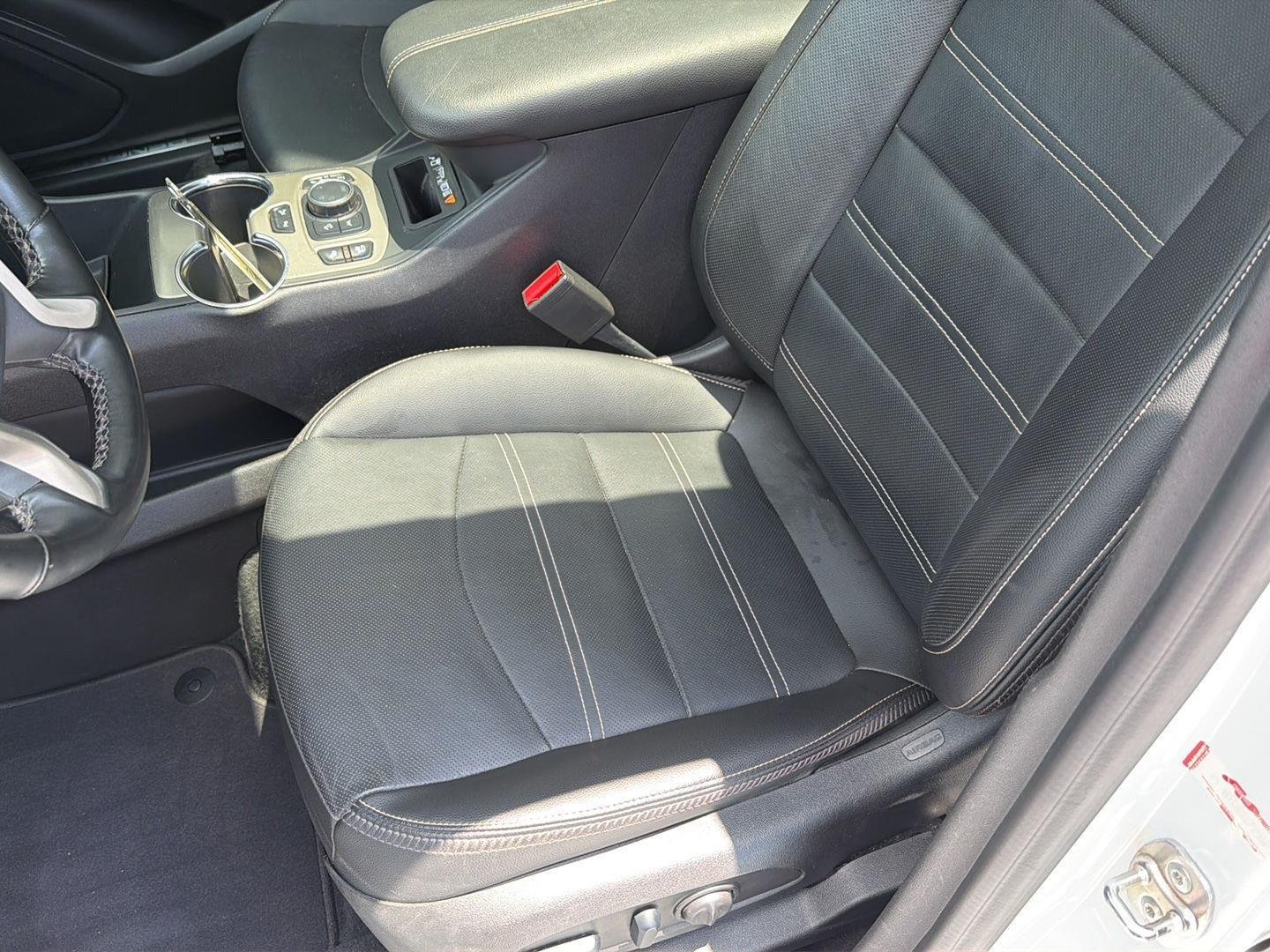 Used 2024 White Frost Tricoat GMC Denali image 32