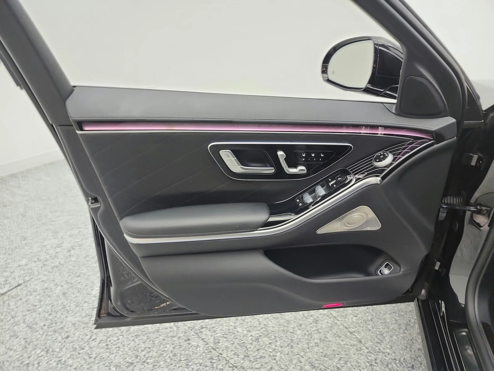 Used 2023 Obsidian Black Mercedes-Benz S 580e 4MATIC® Sedan image 14