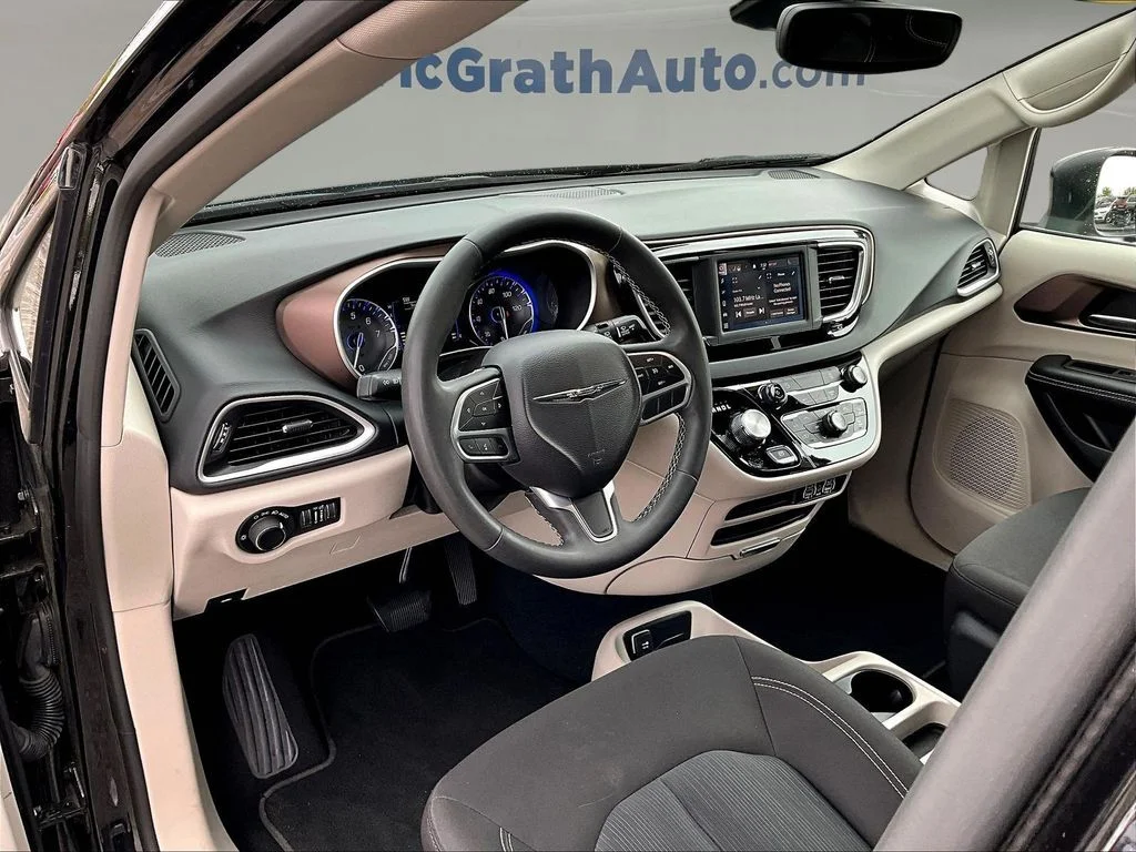 Used 2023 Black Chrysler LX image 18