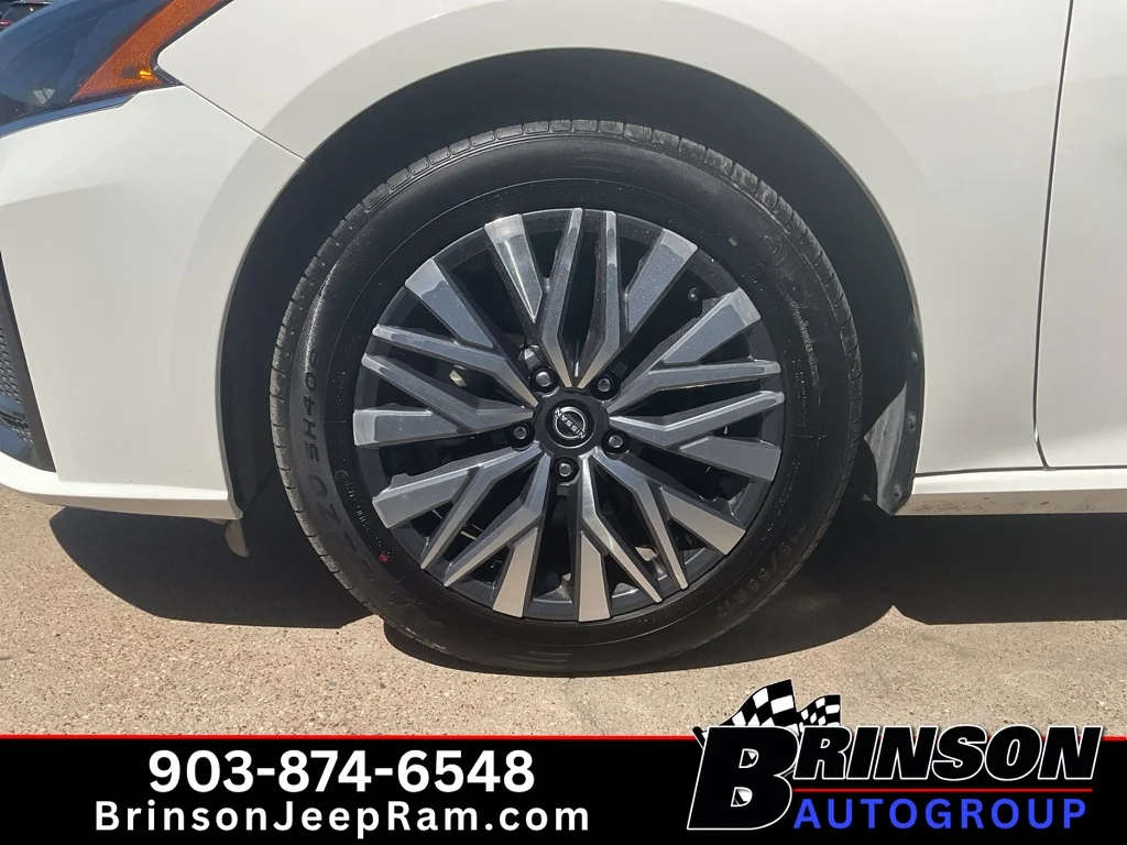 Used 2025 Glacier White Nissan SV image 13