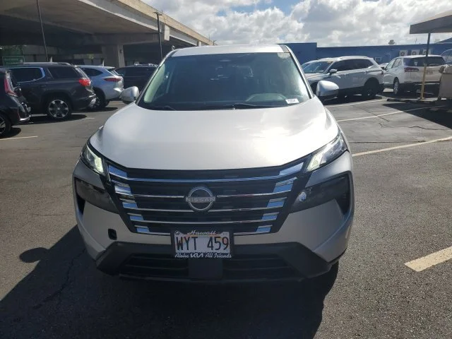 Used 2024 Silver Nissan SV image 9