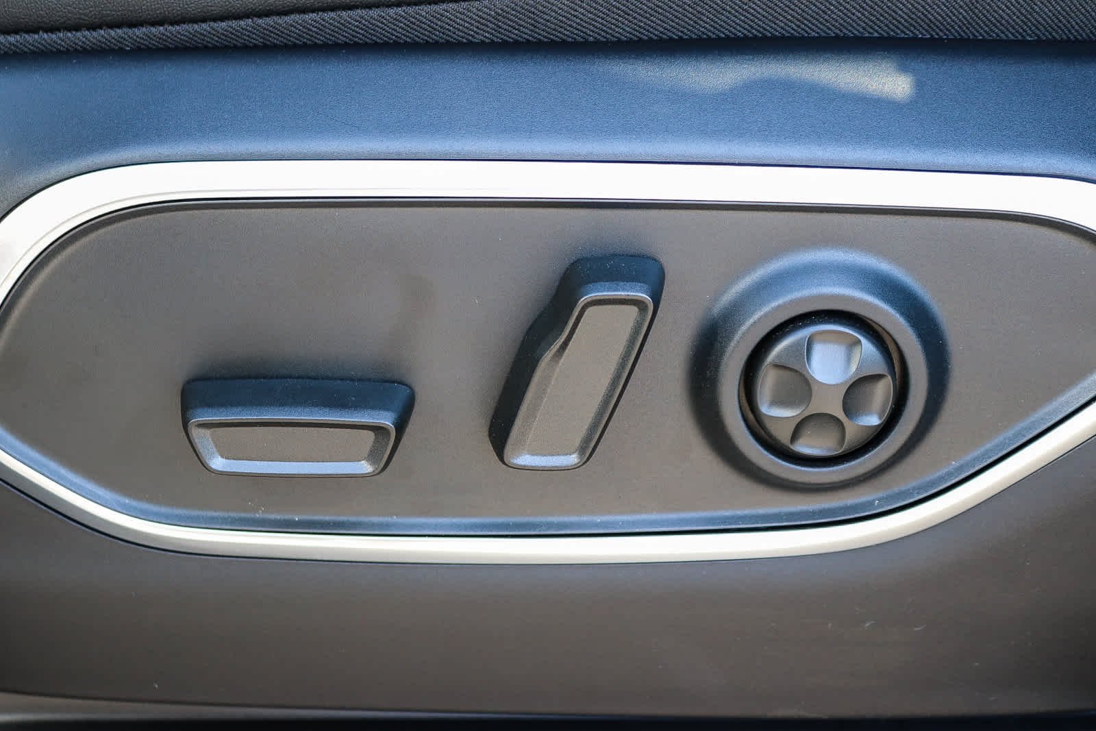 New 2026 Baltic-Gray Metallic Clear-Coat Exterior Paint Jeep Limited Altitude image 25