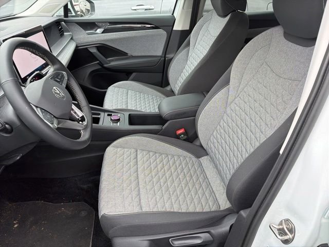 Used 2025 White/off-white Volkswagen 2.0T S image 8