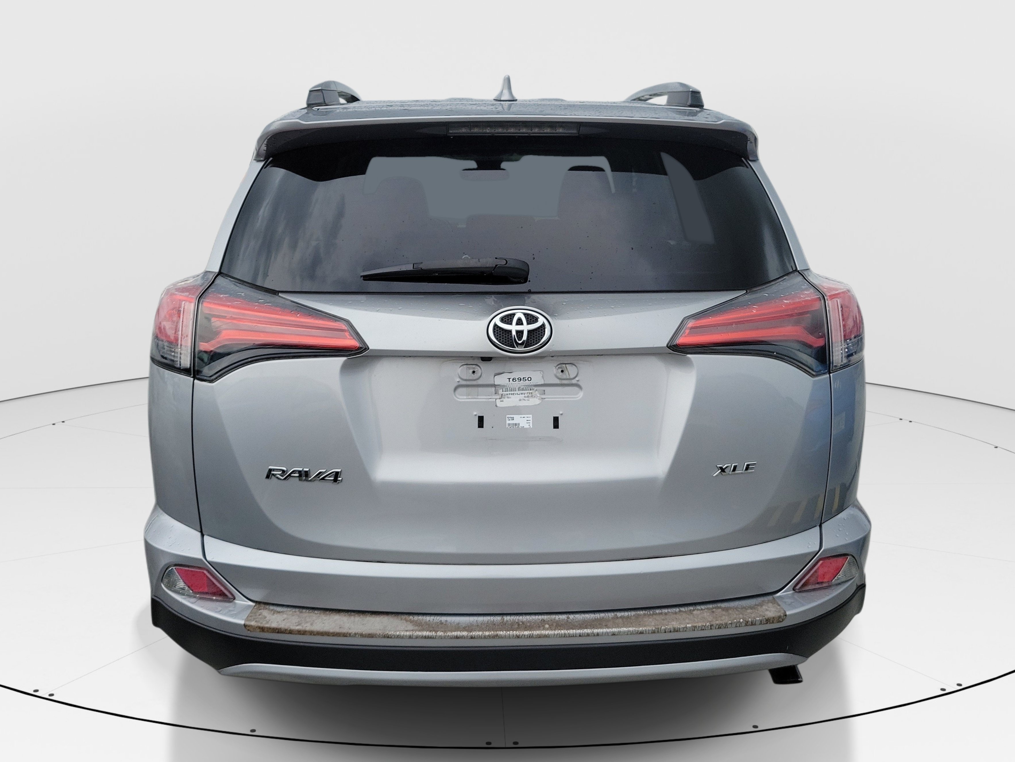 Used 2018 Silver Sky Metallic Toyota XLE image 5