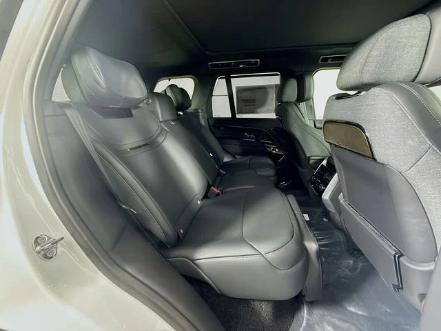 New 2026 Ostuni Pearl White Land Rover SV Signature Suite image 29