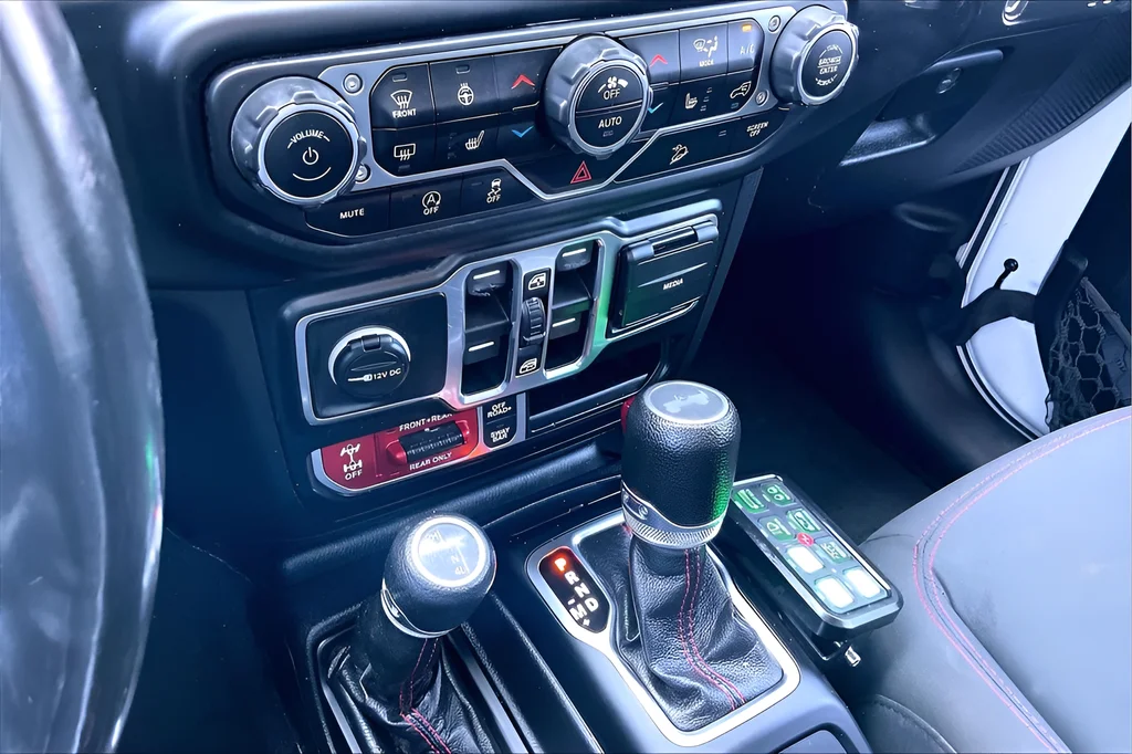 Used 2021 White Jeep Unlimited Rubicon image 21