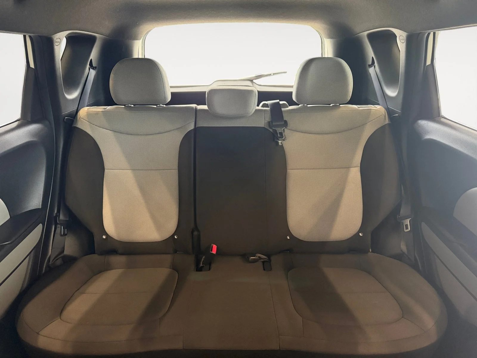 Used 2017 Clear White Kia  image 21