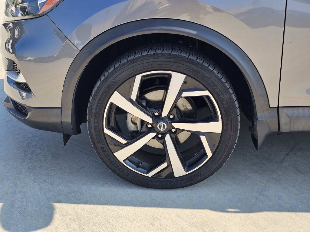 Used 2020 Gray Nissan SL image 7