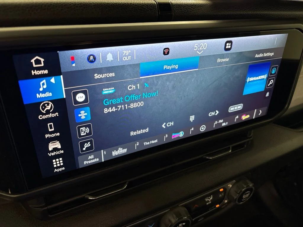Used 2025 Crystal Metallic Jeep Sport S image 31
