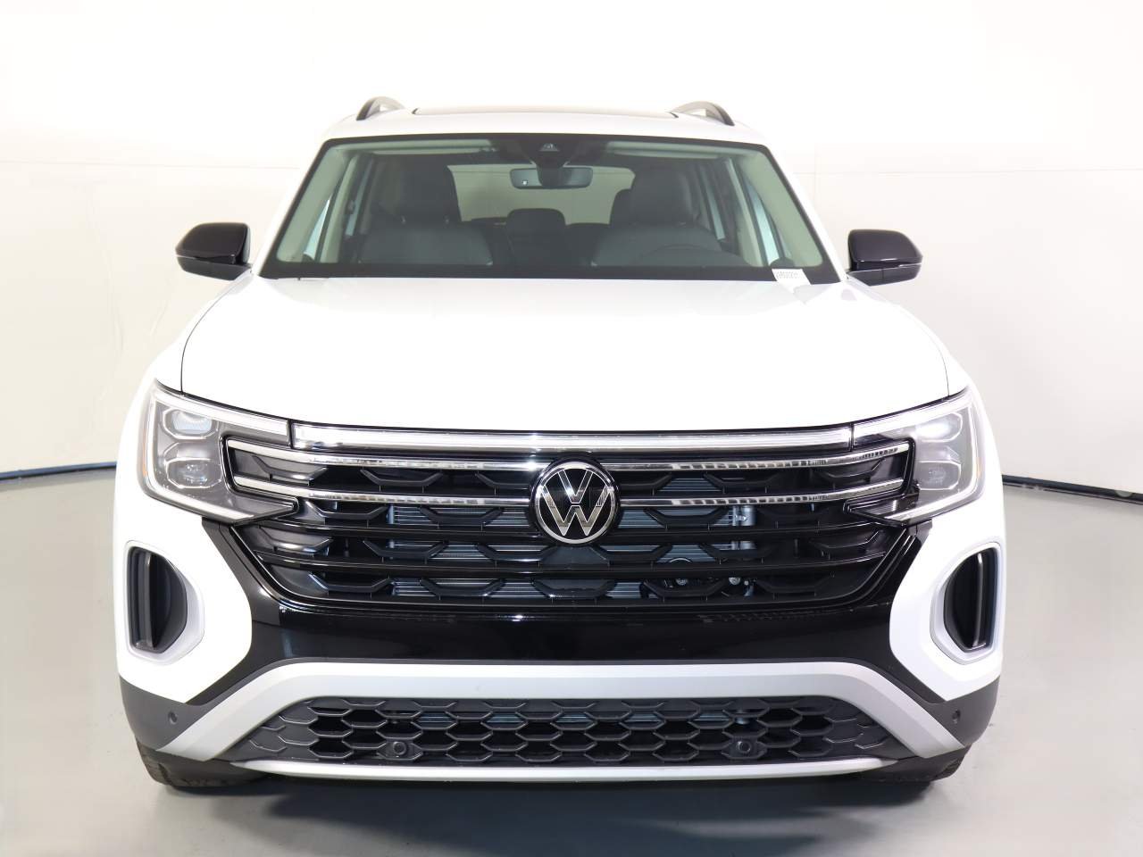 New 2026 OPAL WHITE PEARL Volkswagen Peak Edition 4Motion image 4