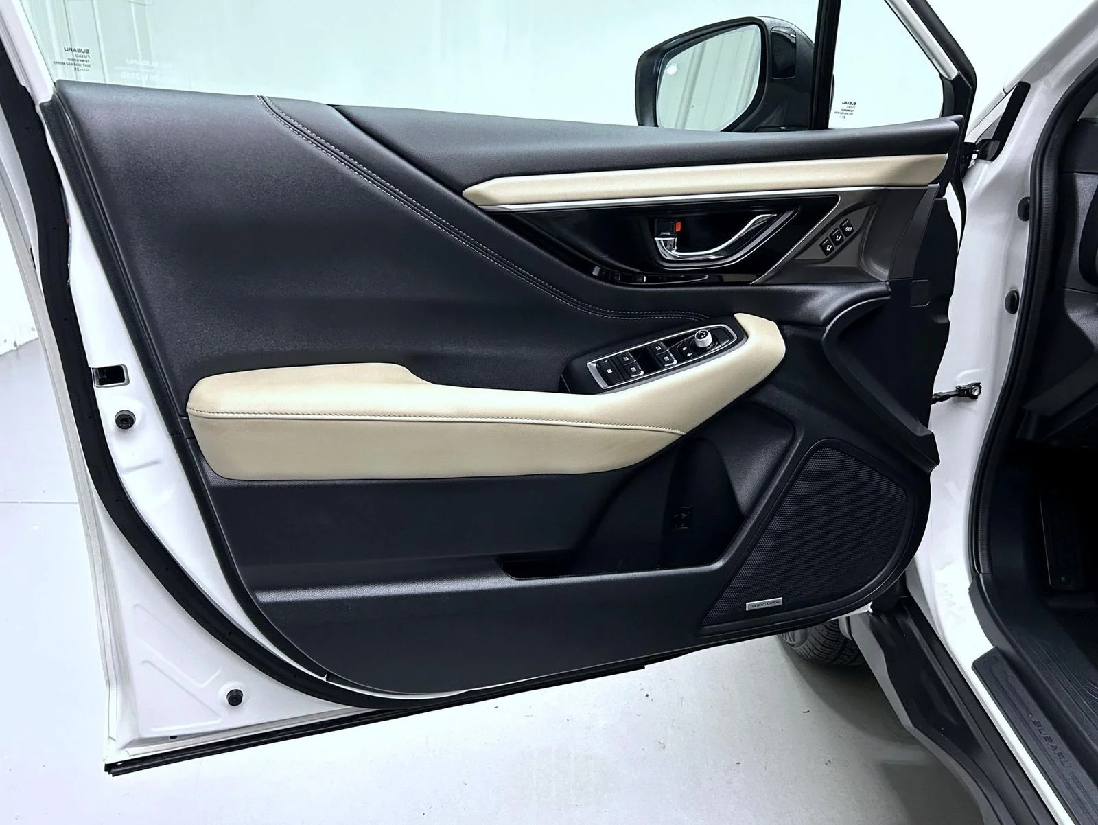Used 2025 White Subaru Limited image 9