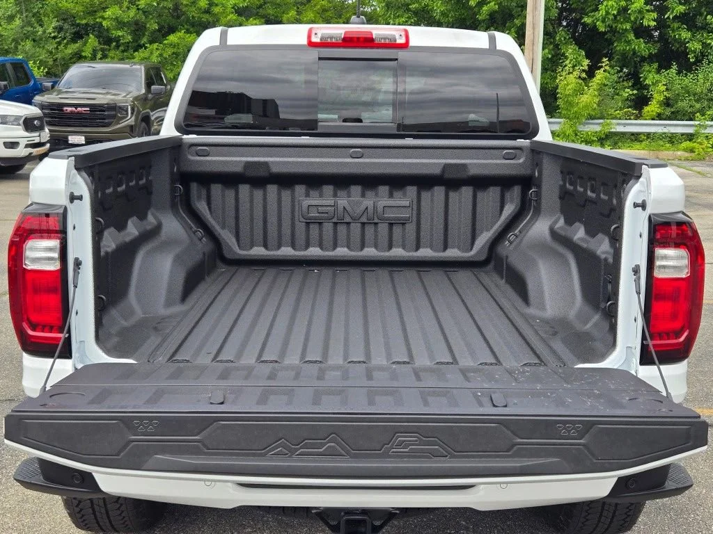 New 2026 Summit White GMC AT4 image 27