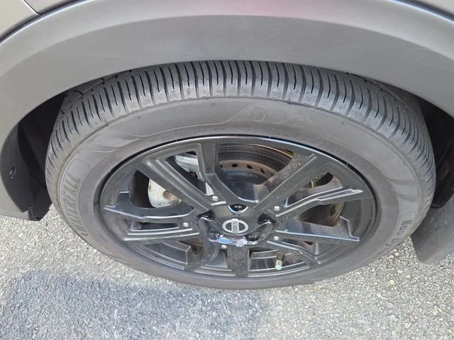Used 2024 Gray Nissan SR image 17
