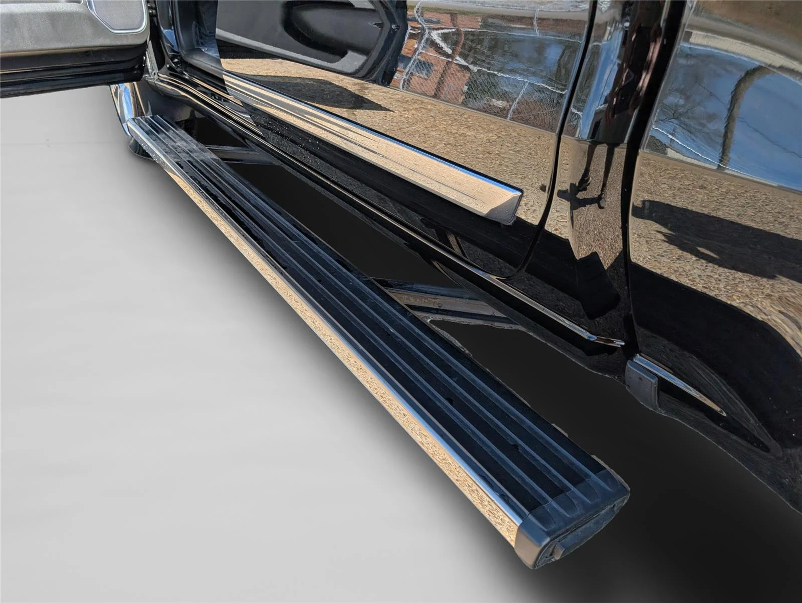 Used 2025 Black Chevrolet High Country image 12