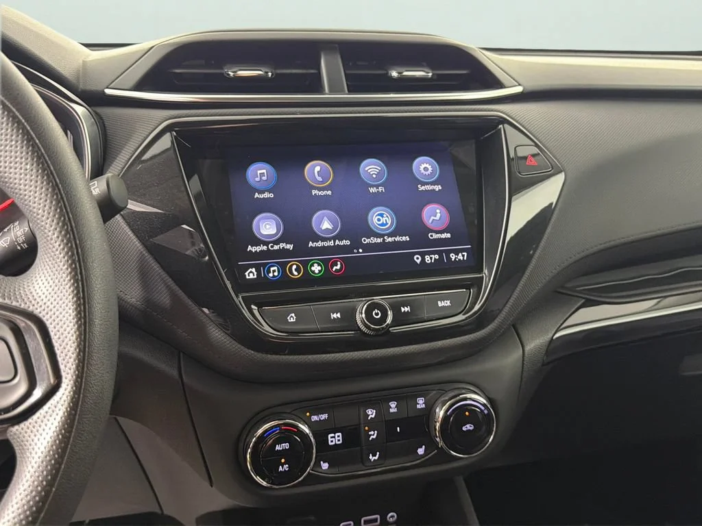 Used 2021 SUMMIT WHITE Chevrolet LT image 22