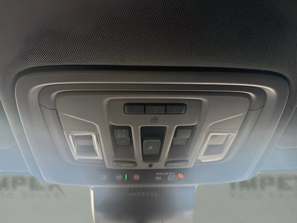 Used 2025 Onyx Black GMC Denali image 28