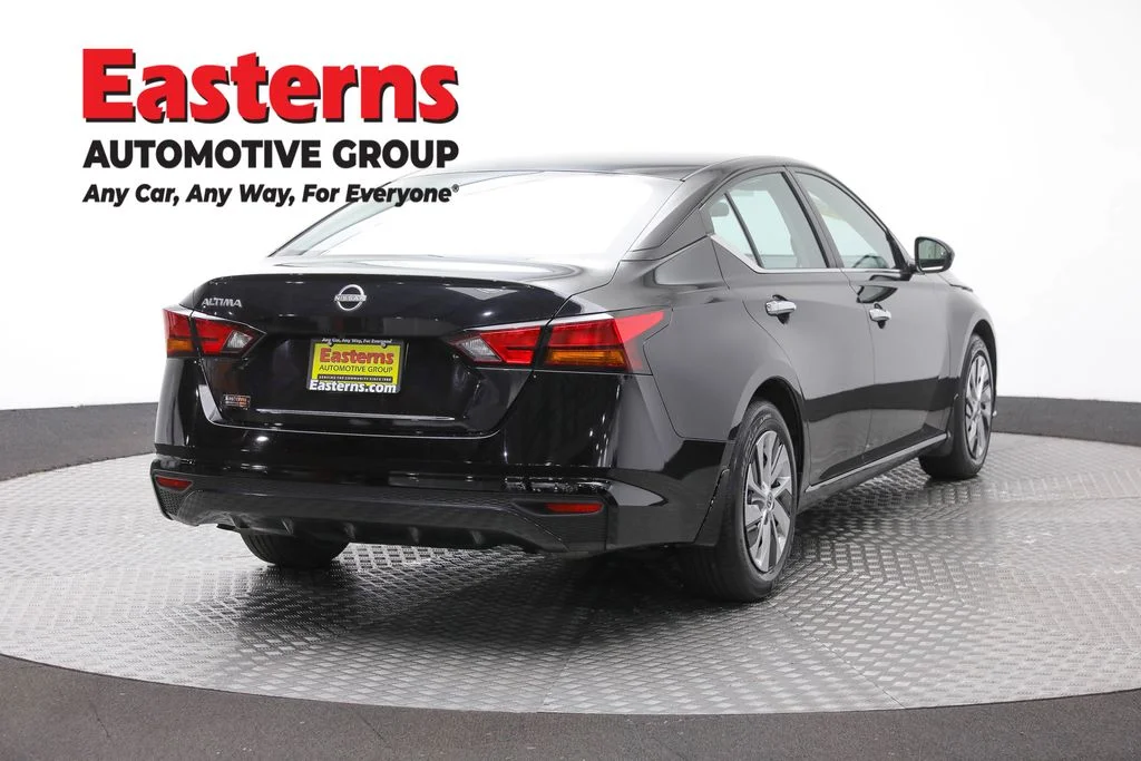 Used 2023 Black Nissan 2.5 S image 5