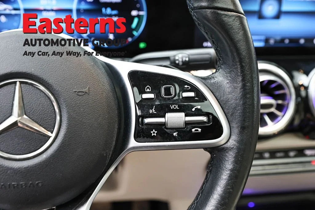 Used 2021 White Mercedes-Benz GLB 250 image 20