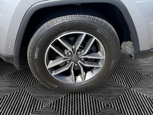 Used 2020 Silver Jeep Limited image 9