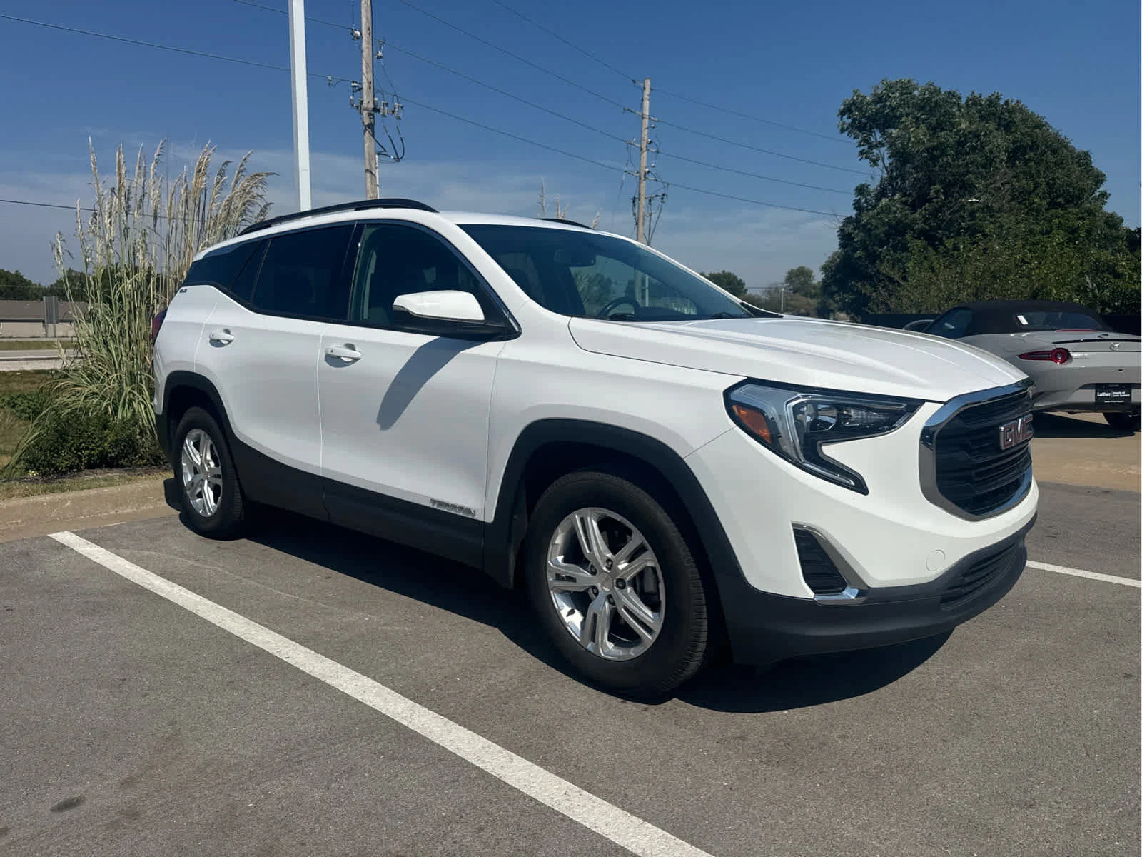 Used 2018 Summit White GMC SLE image 1
