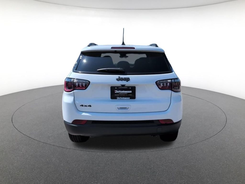 New 2026 Bright White Clear-Coat Exterior Paint Jeep Latitude image 8