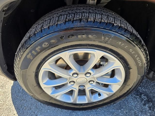 Certified Used 2022 White Jeep Laredo E image 10