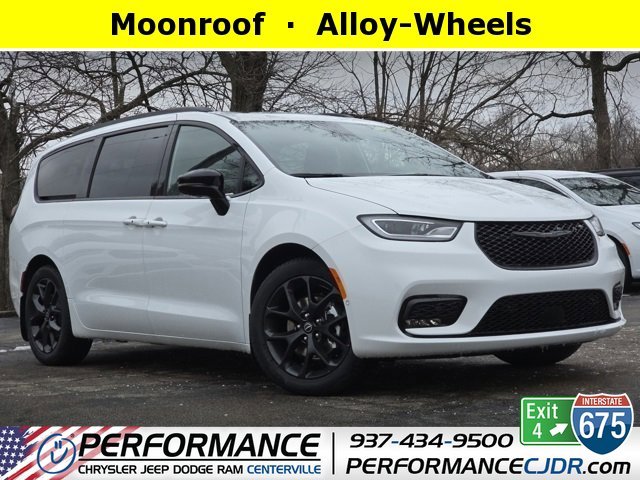 New 2026 Bright White Clear-Coat Exterior Paint Chrysler Limited image 1