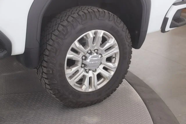Used 2023 White GMC Denali image 14