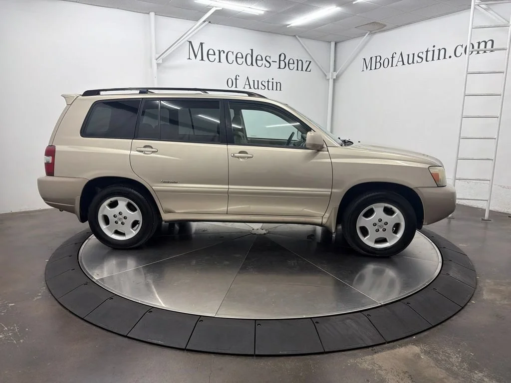 Used 2006 Gold Toyota Limited image 8