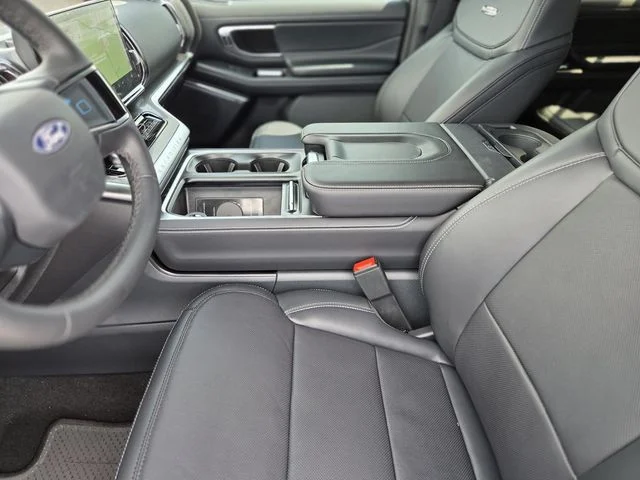 New 2027 Glacier Gray Metallic Tri-Coat Ford Platinum image 26