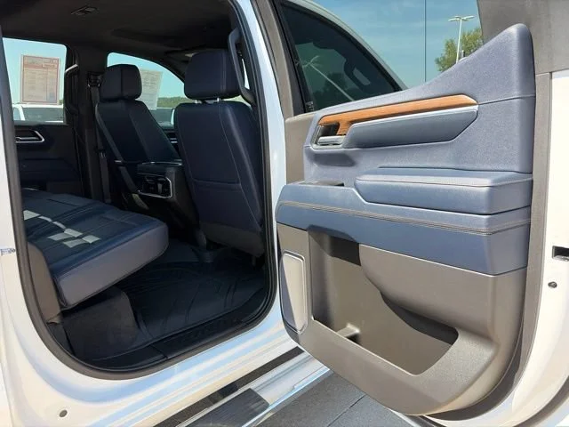 Used 2023 IRIDESCENT PEARL TRICOAT Chevrolet High Country image 42