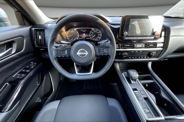 Used 2022 Silver Nissan SV image 10