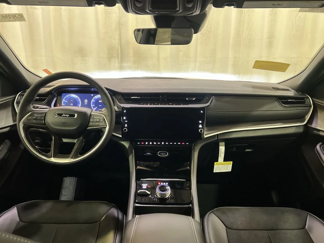 2026 Jeep Grand Cherokee Laredo - Photo 12