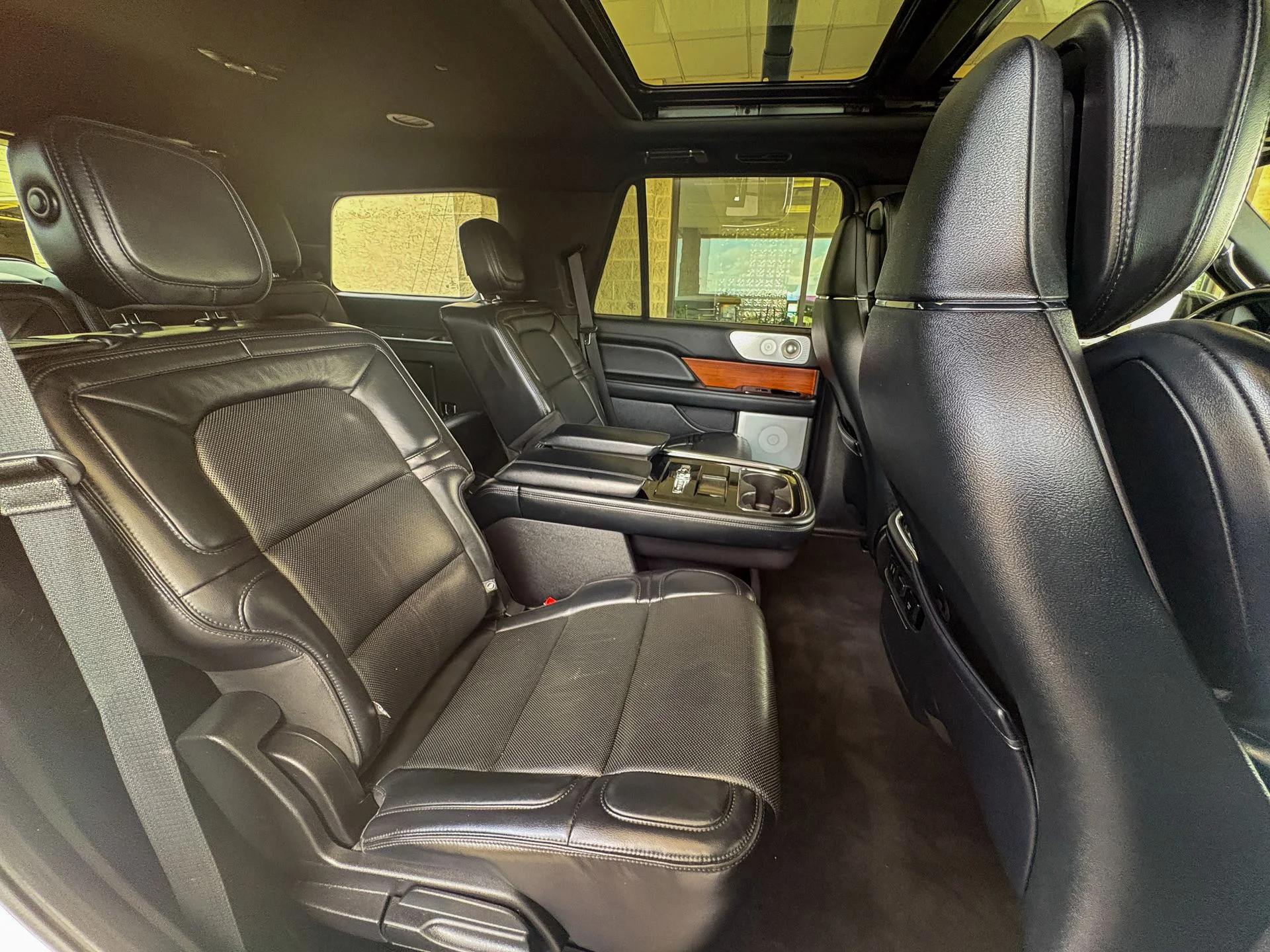 Used 2019 White Lincoln Reserve image 27