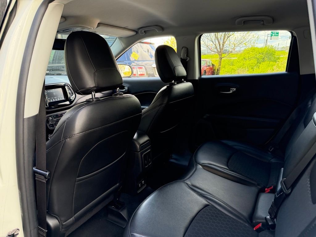 Used 2019 White Jeep Latitude image 21