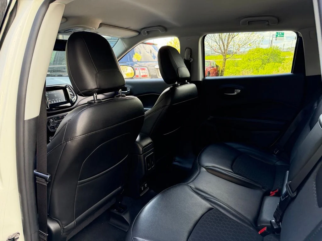 Used 2019 White Jeep Latitude image 21