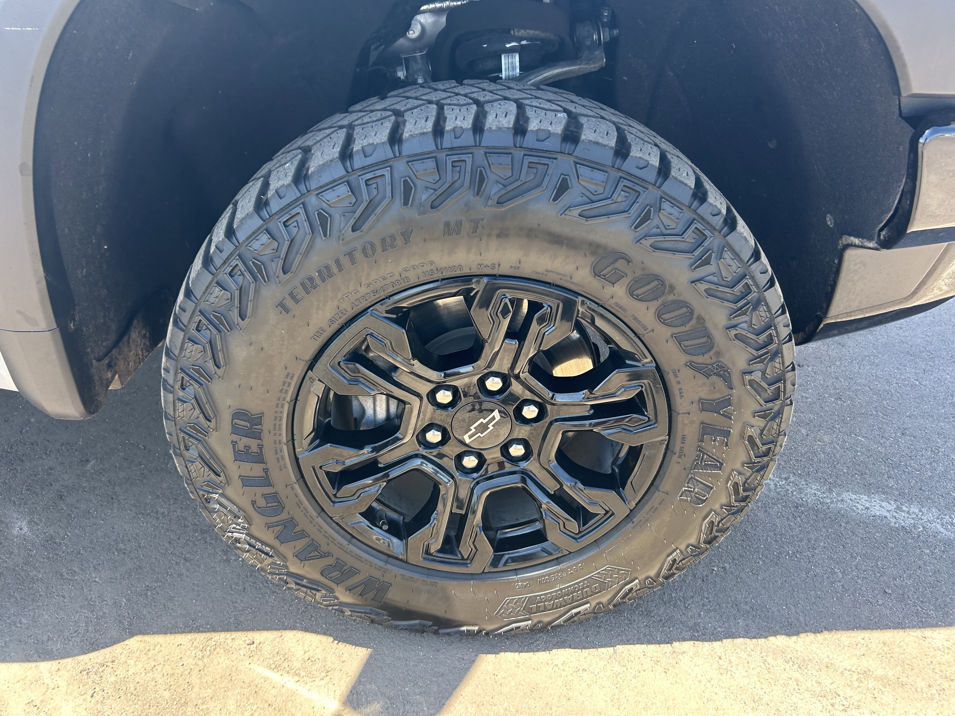 2025 Chevrolet Silverado 1500 ZR2 - Photo 9