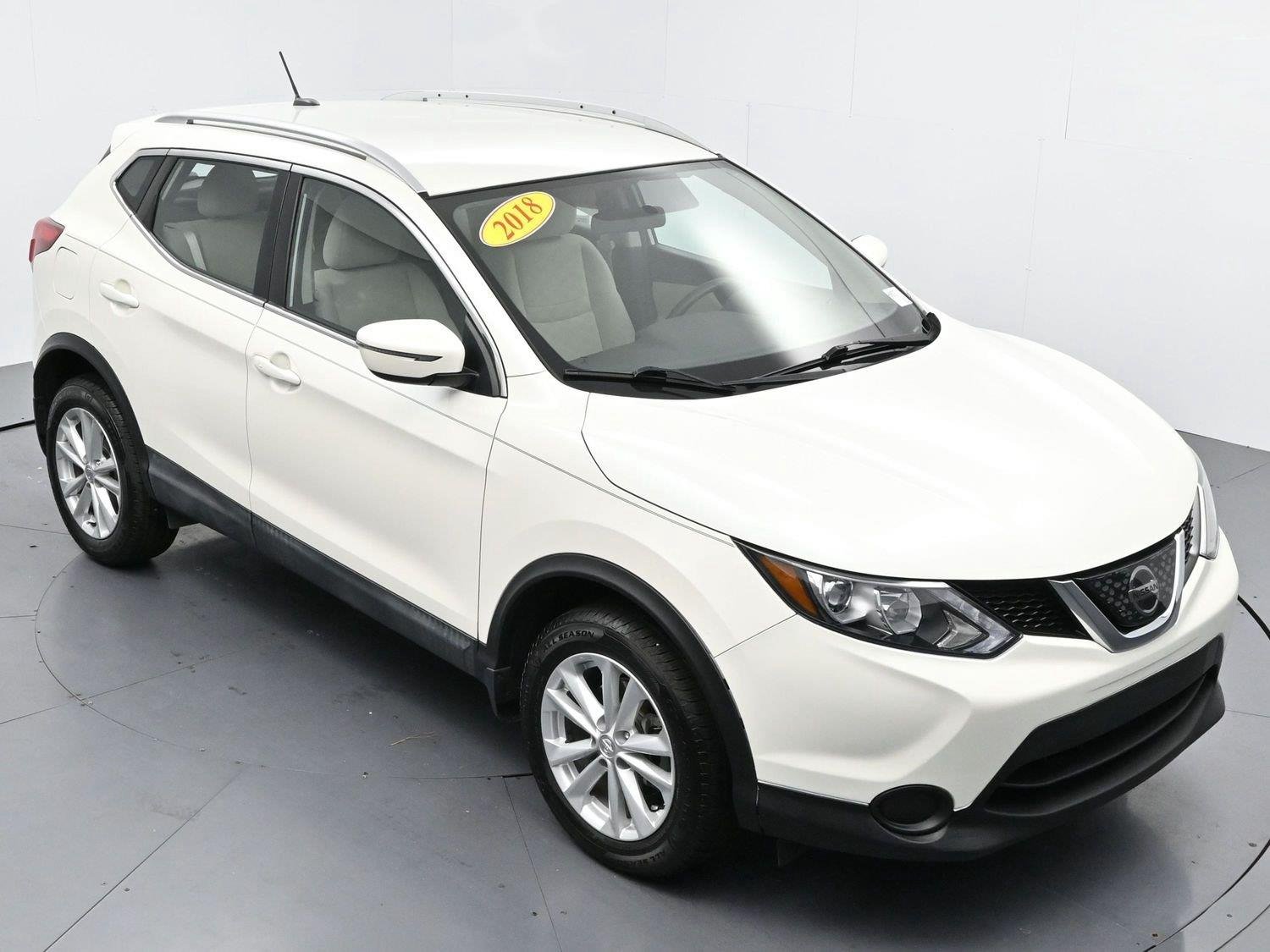 Used 2018 Pearl White Nissan SV image 32