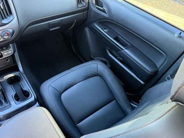 Used 2022 Desert Sand Metallic GMC AT4 w/Leather image 28